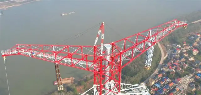 Transformation à travers le Yangtsé : la ligne électrique à haute tension Wuhan-Nanchang atteint de nouveaux sommets